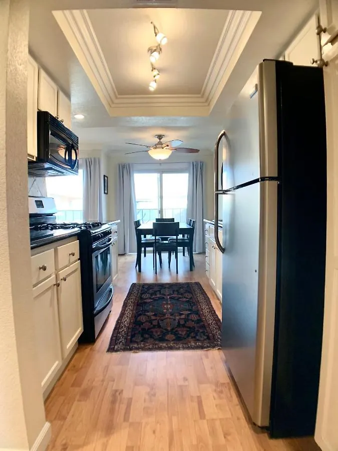 Central Palm Springs One Bedroom With Balcony & Pool